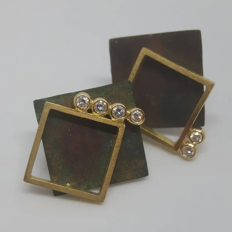 Arrecades 12 – Pendientes. Cobre patinado, oro amarillo y diamantes · joyería Manuel Baró