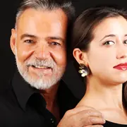 Arrecades fons marí – Pendientes. Oro amarillo y plata oxidada · joyería Manuel Baró – fotografía 2