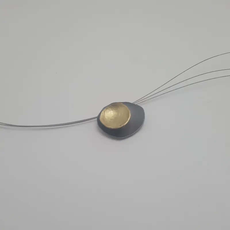 Penjoll cables – Colgante. Plata oxidada y oro amarillo · joyería Manuel Baró